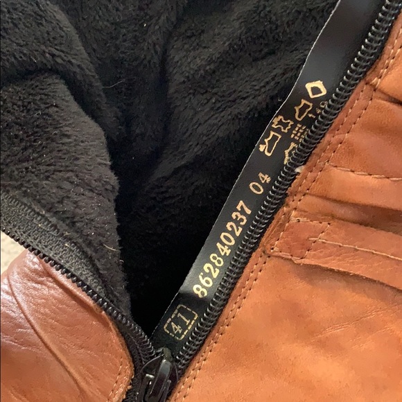 Beautiful Brown Boots - Picture 2 of 4